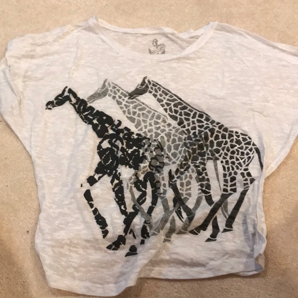 Giraffe tee shirt